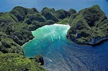 Затока Майя Бей (Maya Bay), острів Пхі Пхі Ле, Тайланд затока
