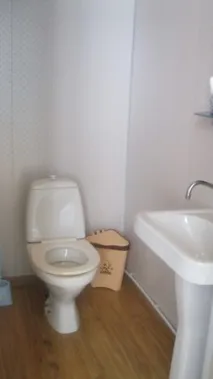 страната