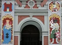 черните точки къщата