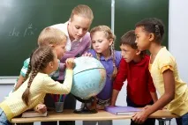 Як оригінально привітати улюбленого вчителя у школі – 13 ідей привітати