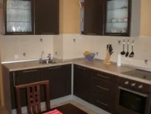 Кухня з вентиляційним коробом. вентиляційним