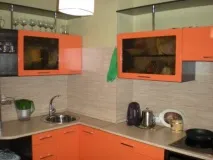 Кухня з вентиляційним коробом. короб