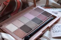 Maybelline New York - палетка тінейThe Blushed Nudes york