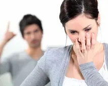 Чому чоловік постійно критикує свою жінку критикує