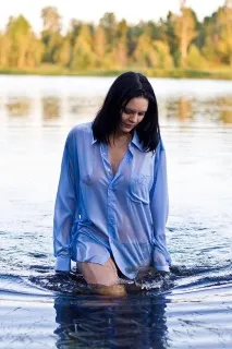 Чому деяких чоловіків збуджує жінка, одягнена у його сорочку деяких