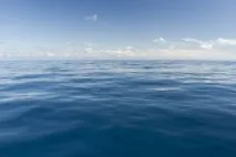 водните молекули синьо