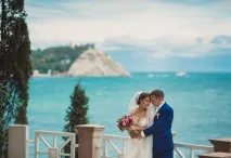 Весілля як привід зібрати валізи, або Навіщо одружуватися в Криму зібрати