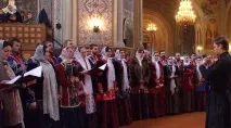 православних