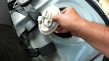 Заміна паливного насосу Renault Logan насосу