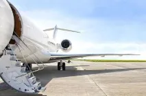 Що станеться, якщо хтось відчинить двері літака під час польоту відчинить
