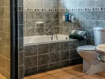 Дизайн стін у ванній кімнаті, дизайн фарбування стін, добірка ідей від WESTWING добірка