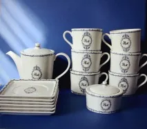 Фамільний сервіз із монограмою фамільний