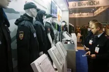 Вивчила нову форму співробітників поліції вивчила