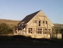 къща
