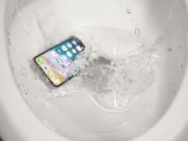 Як збирають iPhone 8 на заводі у Foxconn збирають