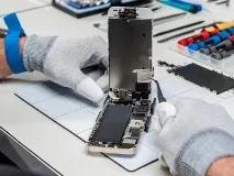 Як збирають iPhone 8 на заводі у Foxconn iphone