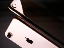 Як збирають iPhone 8 на заводі у Foxconn iphone