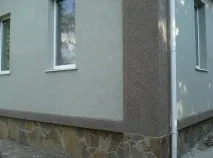 Як виконується оздоблення фасадів мозаїкою штукатурки