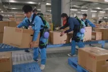 Компанія Panasonic показала свої екзоскелети у дії. компанія