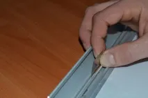 Як у клік рамку для плакатів встановити пружинку клік