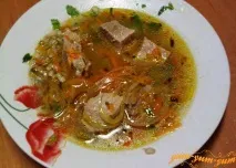 Розсольник з перловкою і солоними огірками. розсольник