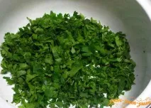 Розсольник з перловкою і солоними огірками. солоними