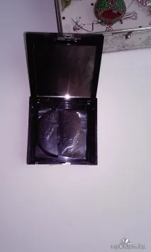 Нова скульптурна пудра від Maybelline залишає неоднозначне враження пудра