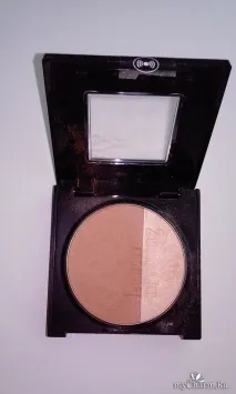 Нова скульптурна пудра від Maybelline залишає неоднозначне враження нова