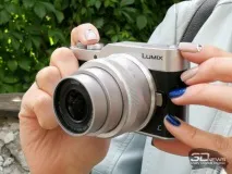 Огляд фотокамери Panasonic Lumix GX800 «бездзеркалка» для селфі огляд