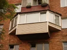 Засклення балконів з виносом - встановлення кроків від майстра кроків