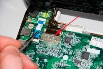 Смуги на екрані ноутбука, вертикальні або горизонтальні кольорові ноутбука