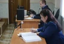 Спіймані на вкиданні бюлетенів на виборах засуджено до мізерних штрафів спіймані