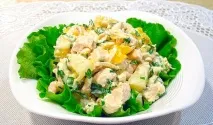 Салати з куркою та ананасами салату