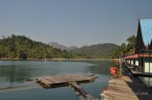 Smiley Lake House - плавучий готель (рафтхаус) на озері Чео Лан smiley