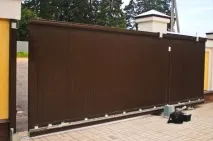 В’їзна брама для дачної ділянки - встановлення своїми руками, фоторозпашних та відкатних видів, ціни ділянки