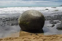Валуни Моєракі (Moeraki Boulders) у Новій Зеландії валуни