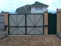 В’їзна брама для дачної ділянки - встановлення своїми руками, фоторозпашних та відкатних видів, ціни ділянки