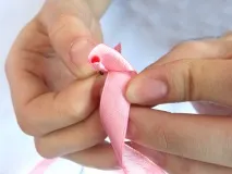 Вишивка стрічками скручена троянда, Марічка троянда