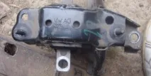 Заміна подушки двигуна Volkswagen Поло седан двигуна