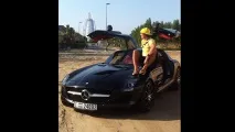 коментира идващия