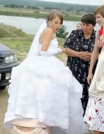 Що можна знайти у нареченої під сукнею можна