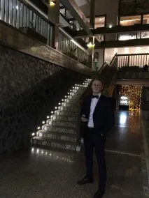 мене