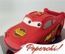 Цікавий варіант виконання торта у вигляді машини вигляді