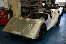 Як збирають автомобіль Morgan Aero 8, Як це зроблено збирають