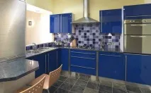 Сині меблі на кухні, Домфронт кухні
