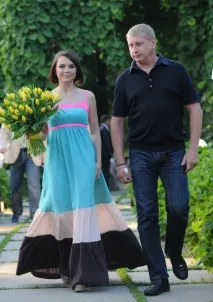 знову