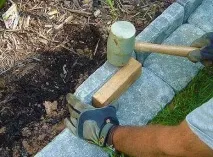 Приклад установки бордюру для клумби з плоскої бруківки, Мій Милий Дім - хенд-мейд ідеї рукоділля приклад
