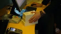 Репортаж зі старту продажів iPhone 6 у штаб-квартирі Білайна продажів