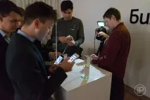 Репортаж зі старту продажів iPhone 6 у штаб-квартирі Білайна старту