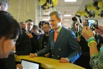 Репортаж зі старту продажів iPhone 6 у штаб-квартирі Білайна продажів